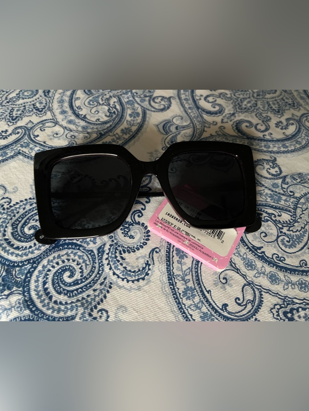 Betsey Johnson Black Square Sunglasses. NWT